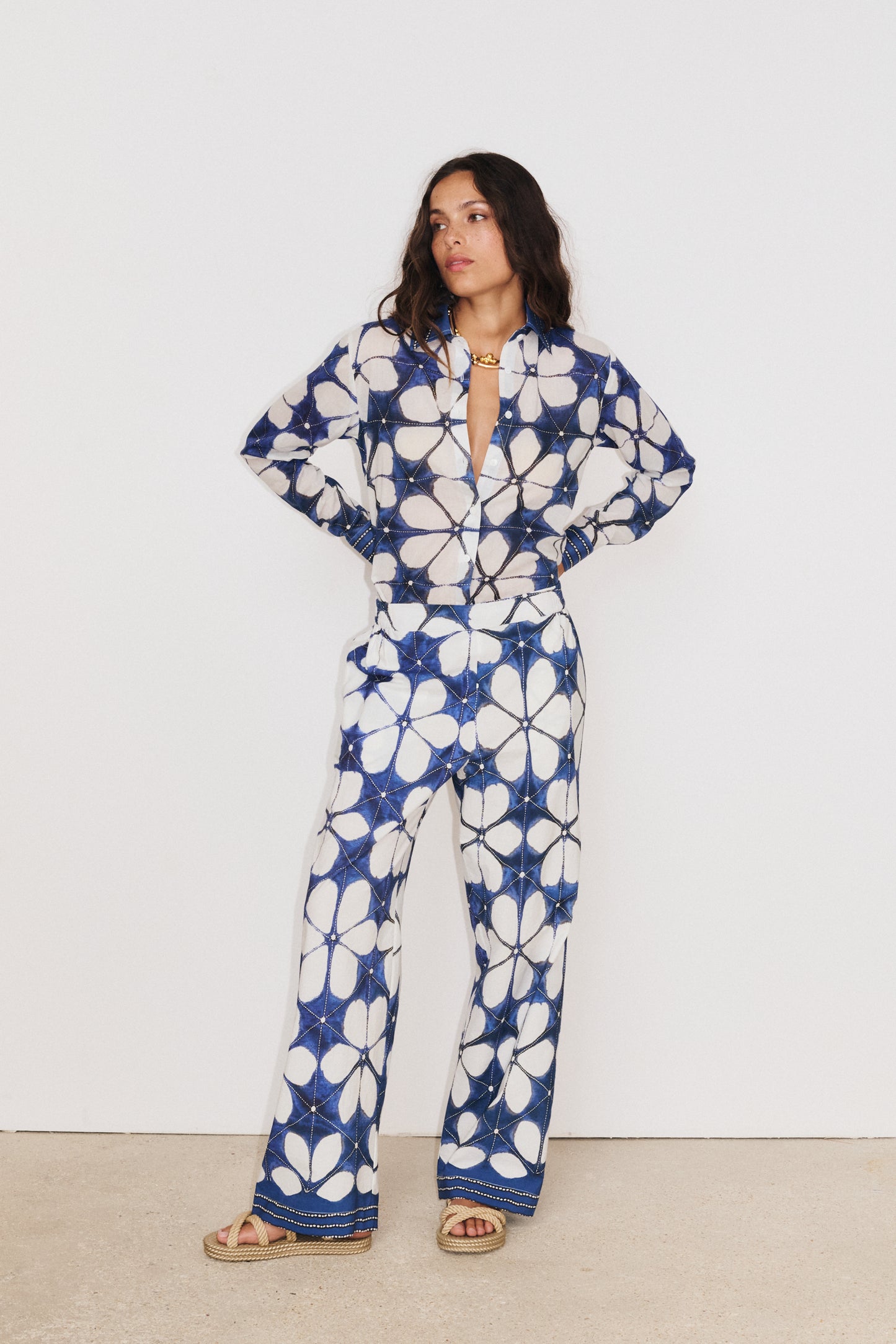 Pantalone Lotus di Stella Forest, stampa floreale